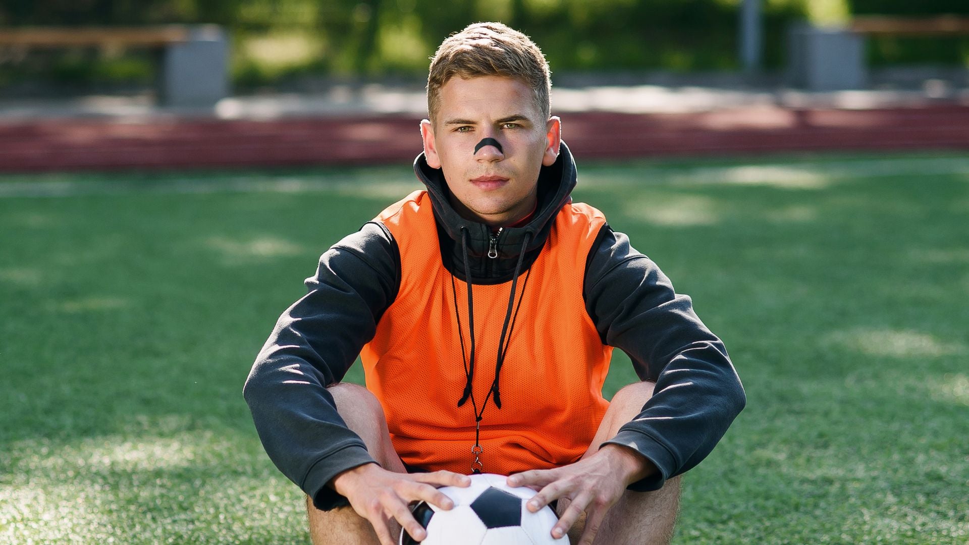 Nasenpflaster für Fußballer: Wie bessere Atmung deine Leistung (und Erholung) steigert