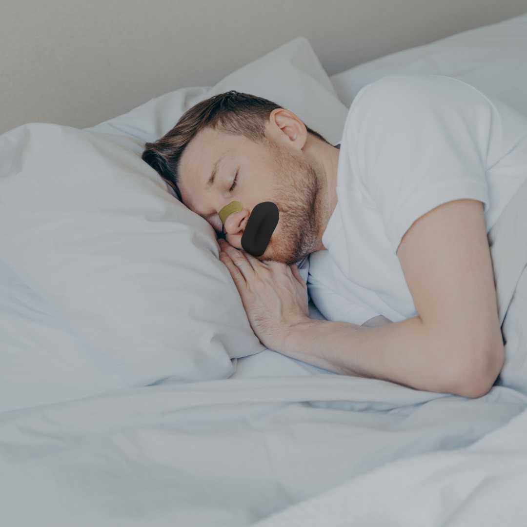 Mundtape beim Schlafen: Das unterschätzte Tool gegen Schnarchen, trockenen Mund & schlechten Schlaf
